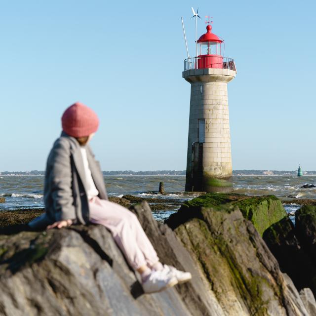 Mer en Hiver Enfant avec le vieux Môle de Saint-Nazaire