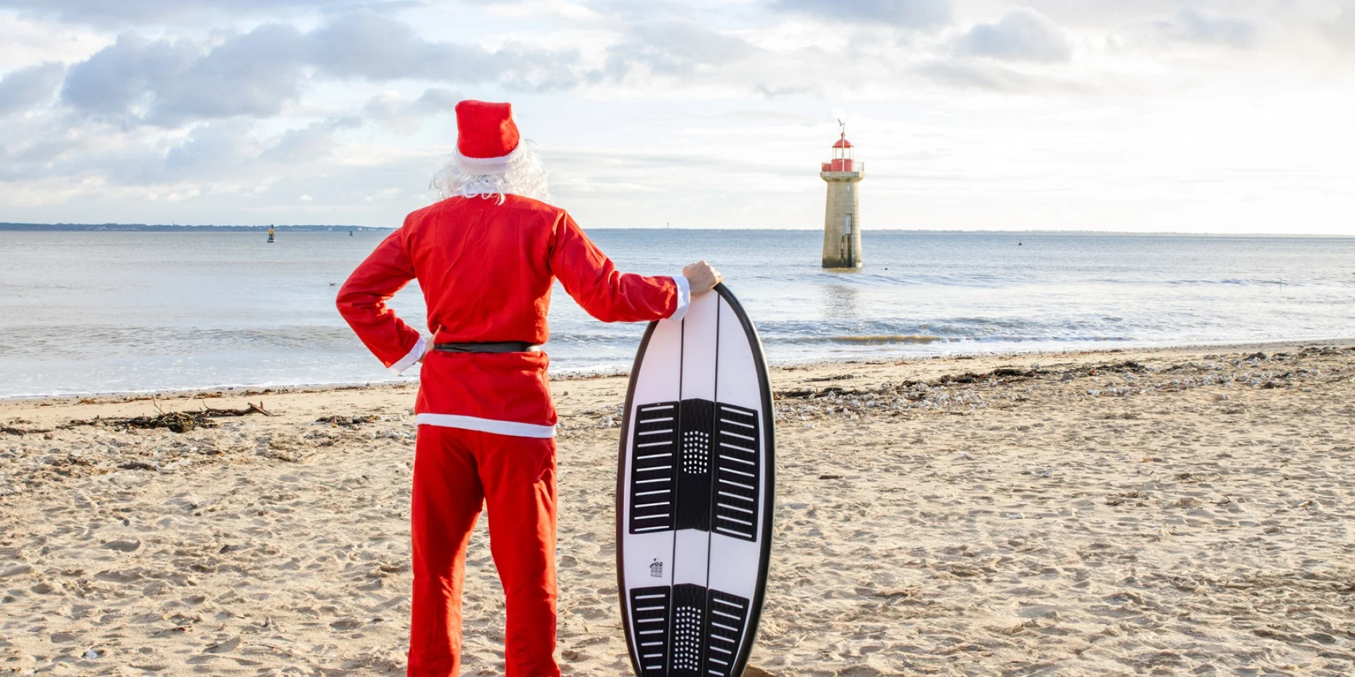 Père Noël sur la plage de Villès Martin