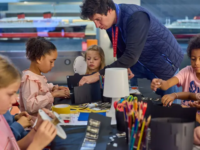 Enfants en visite à l'Écomusée : médiations