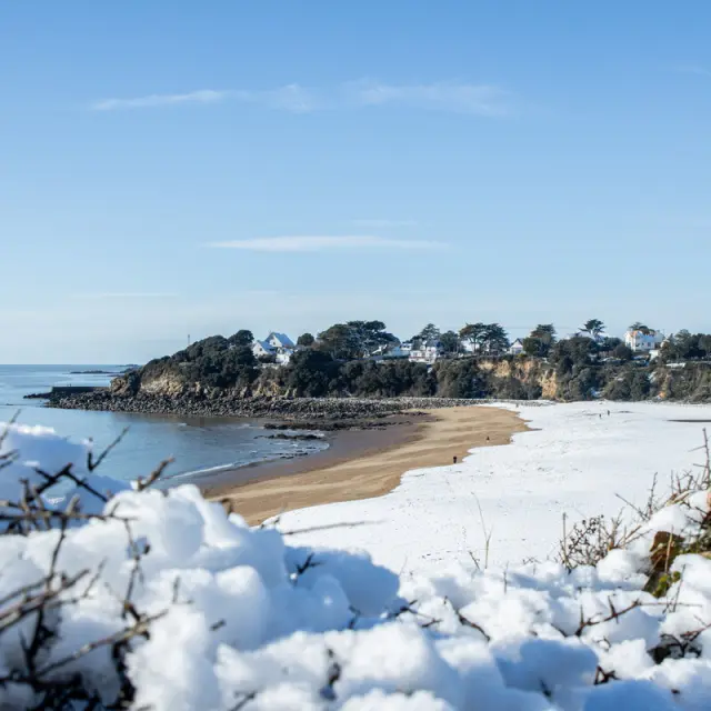 La plage de la Courance sous la neige